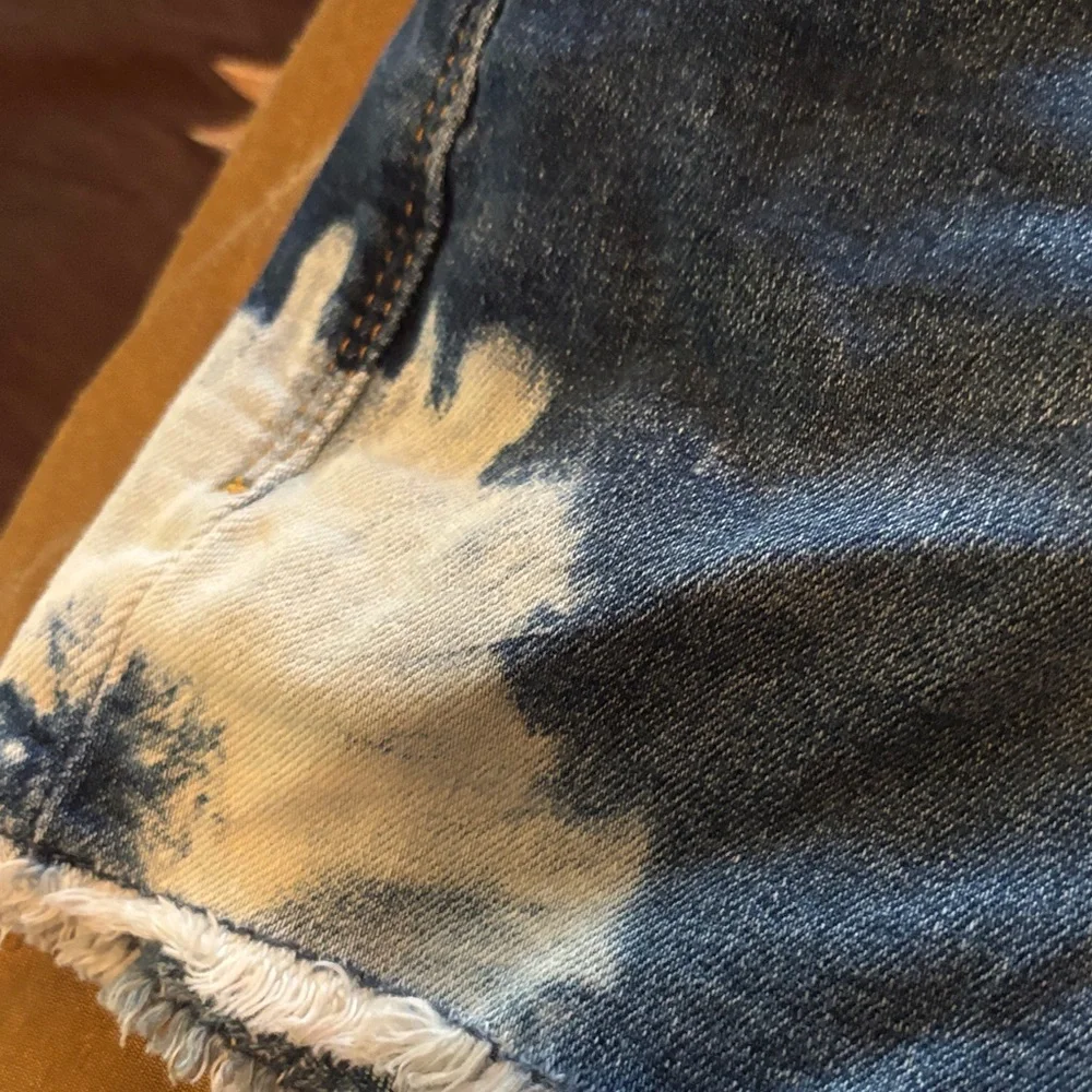 Arizona Jean Company Blue and White Denim Shorts - Picture 4 of 7